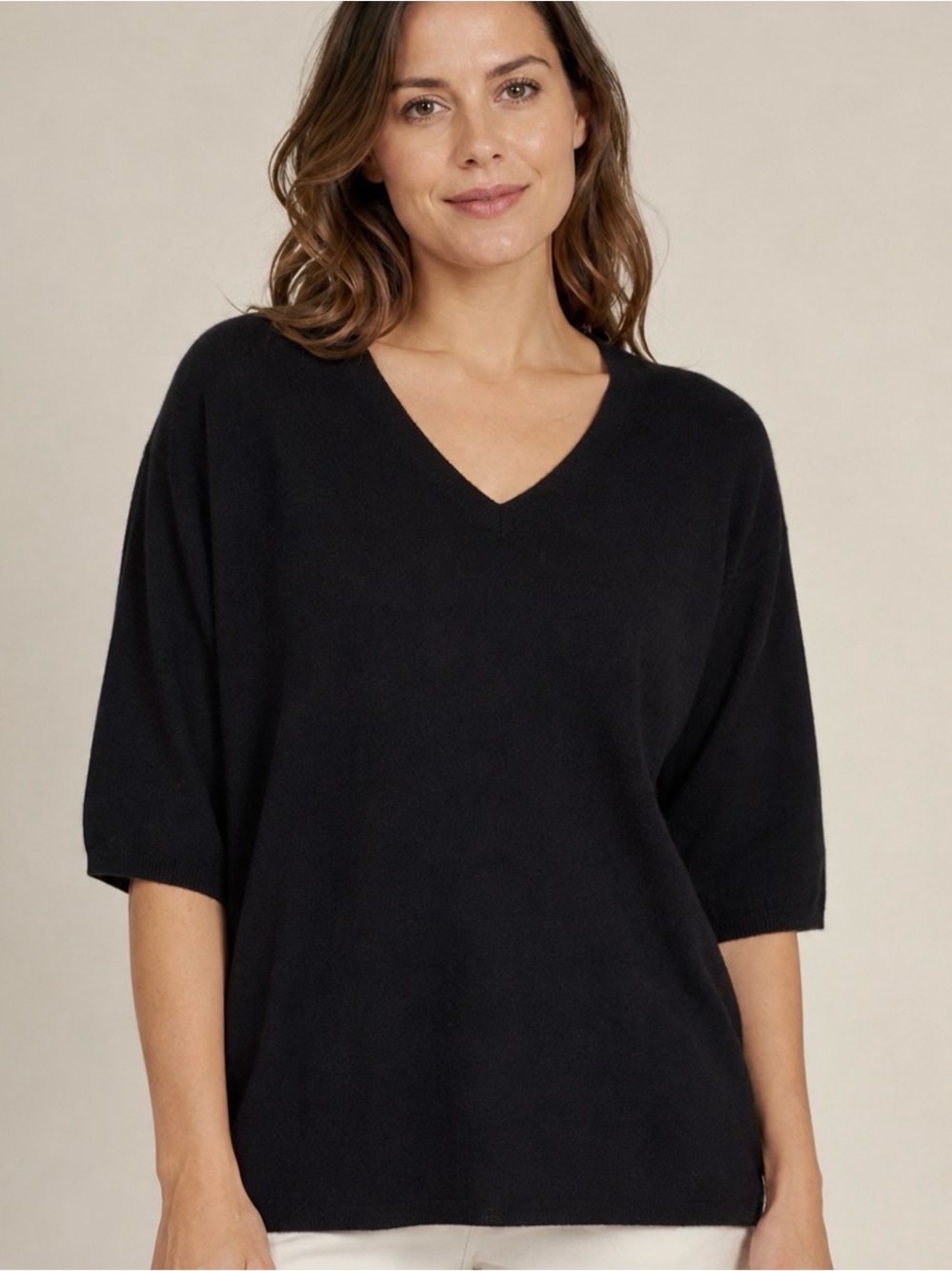 InCashmere Women’s Black 100% Cashmere V-neck Sweater Classic Fit NWT Warm Comfy